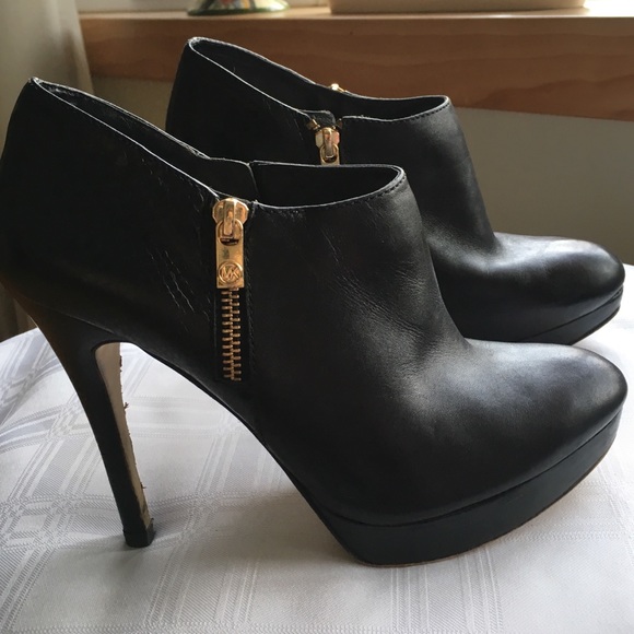 Michael Kors Shoes - Picture 3 of 7